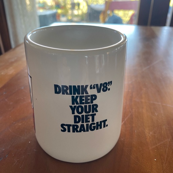 Mug-tilted V8 - Picture 3 of 4